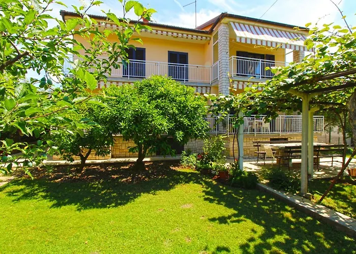 Apartments Biskupije 1158